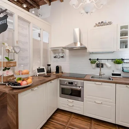 Capo Le Case, Romantic Flat Near Spanish Steps *