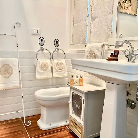 Capo Le Case, Romantic Flat Near Spanish Steps Apartman