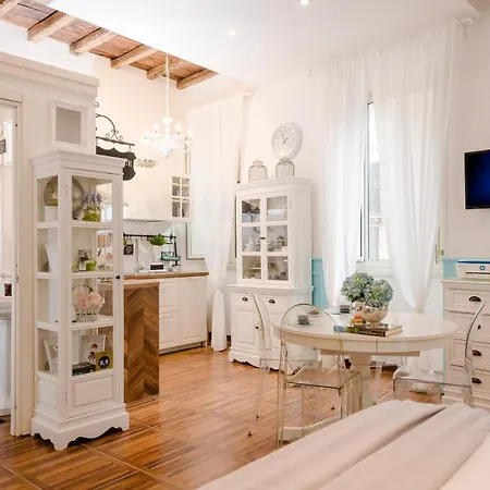 Capo Le Case, Romantic Flat Near Spanish Steps